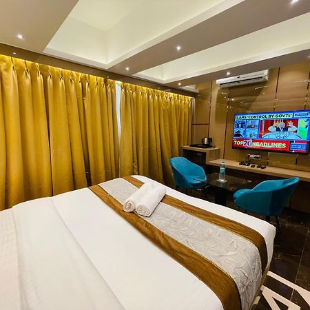 Home2 Renaissance Club Мумбай Екстериор снимка