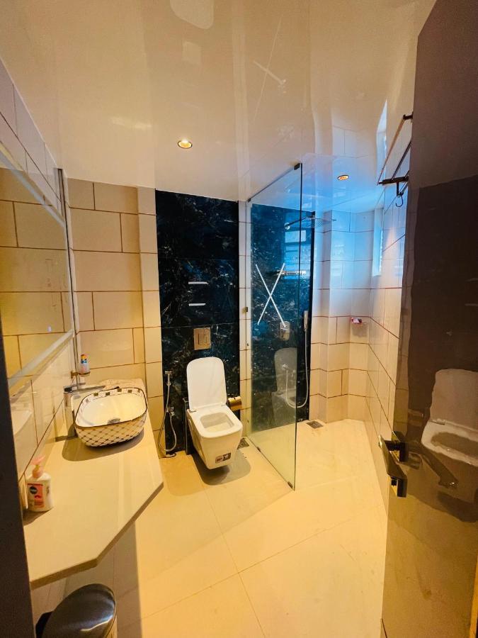 Home2 Renaissance Club Мумбай Екстериор снимка