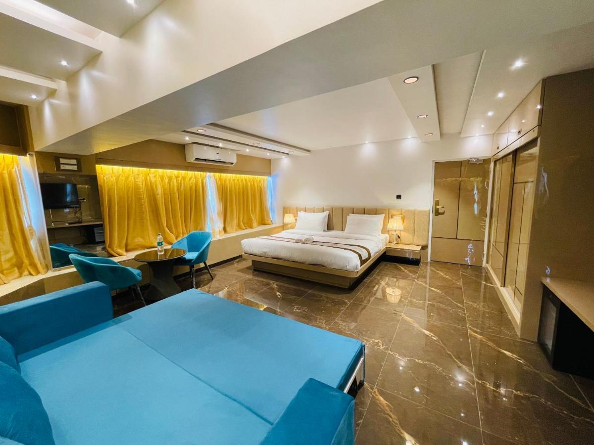 Home2 Renaissance Club Мумбай Екстериор снимка