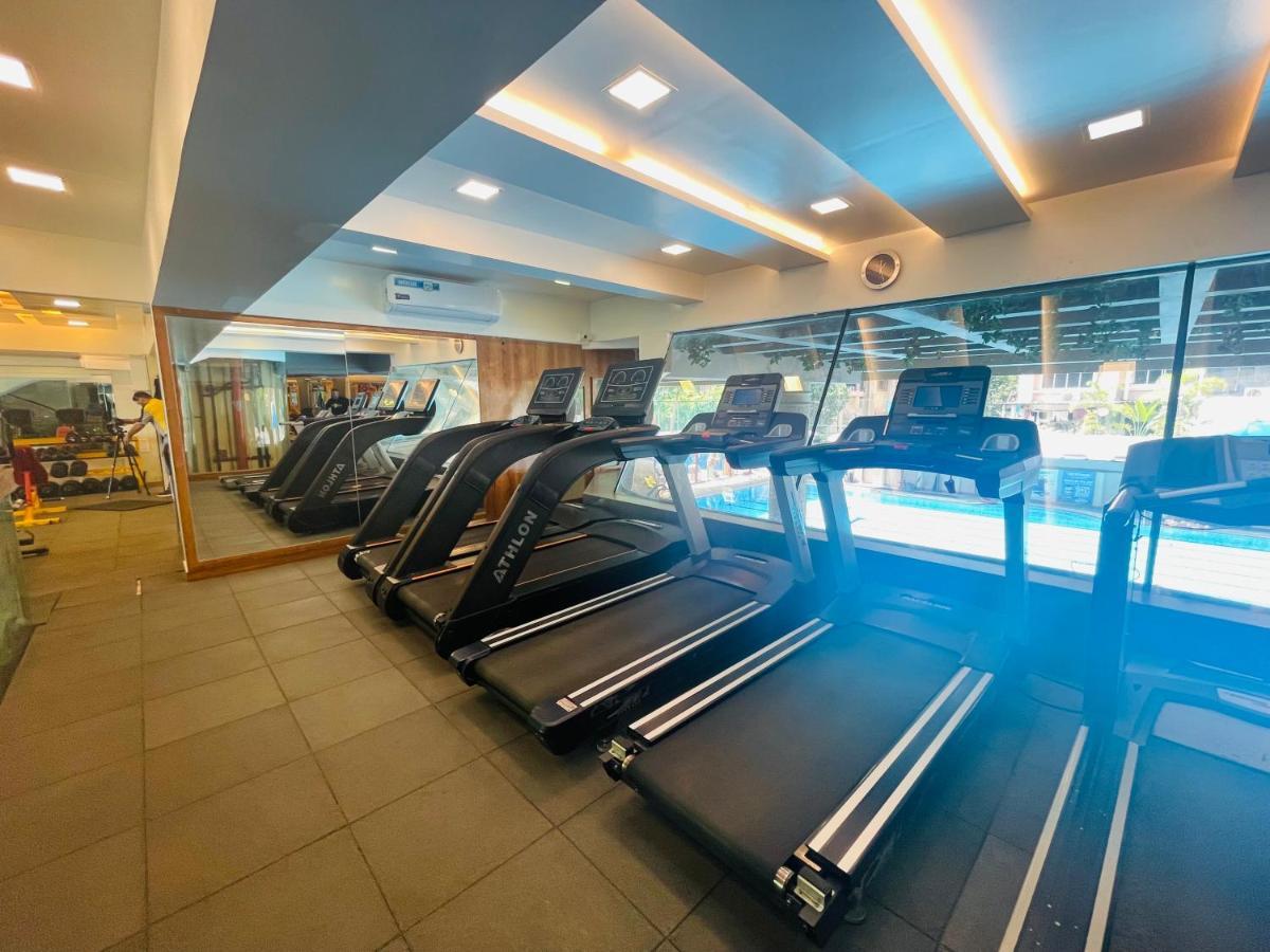 Home2 Renaissance Club Мумбай Екстериор снимка