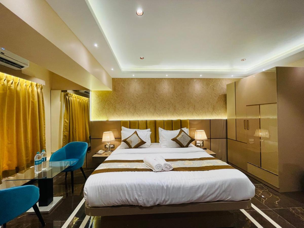 Home2 Renaissance Club Мумбай Екстериор снимка