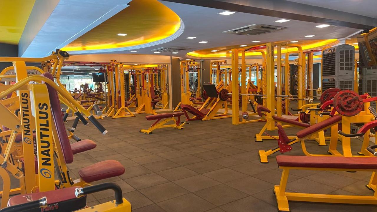 Home2 Renaissance Club Мумбай Екстериор снимка