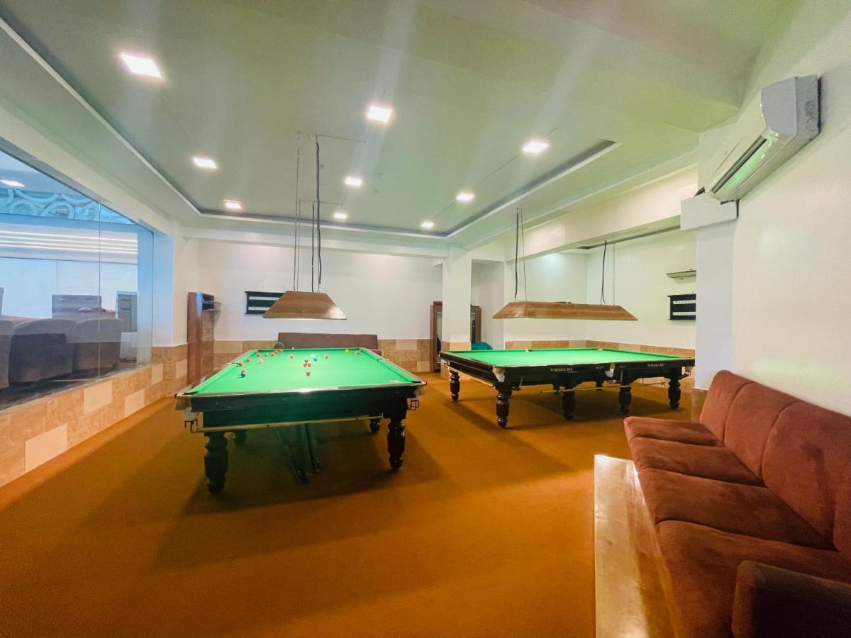 Home2 Renaissance Club Мумбай Екстериор снимка