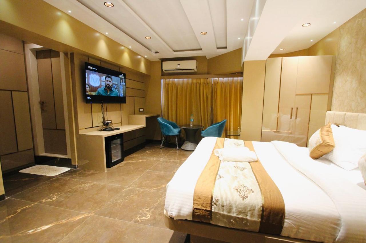 Home2 Renaissance Club Мумбай Екстериор снимка