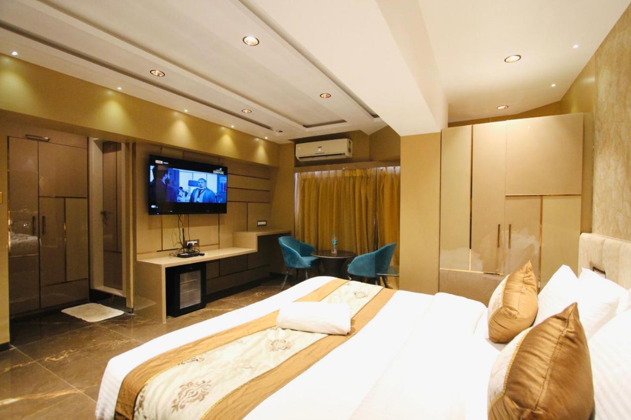 Home2 Renaissance Club Мумбай Екстериор снимка