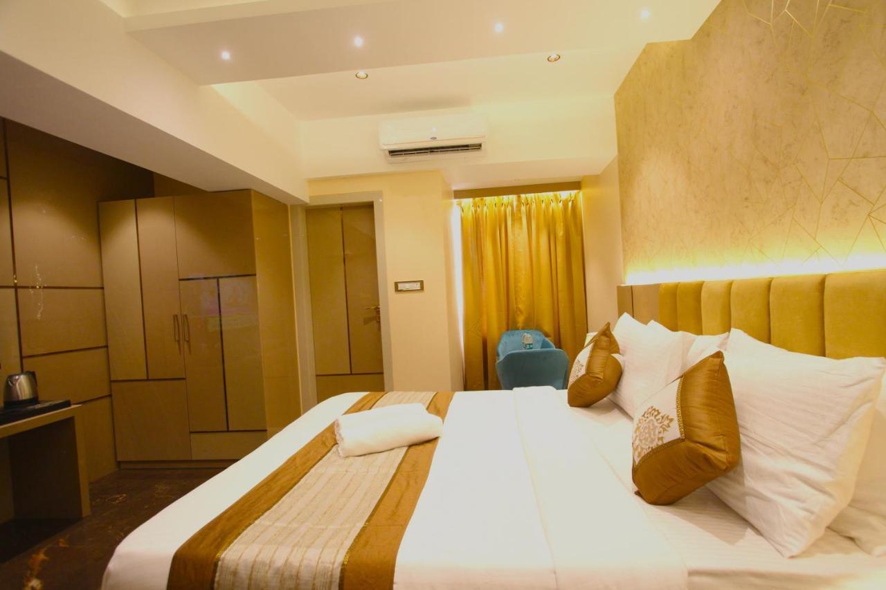 Home2 Renaissance Club Мумбай Екстериор снимка
