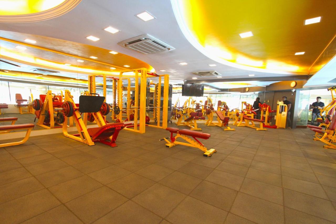 Home2 Renaissance Club Мумбай Екстериор снимка