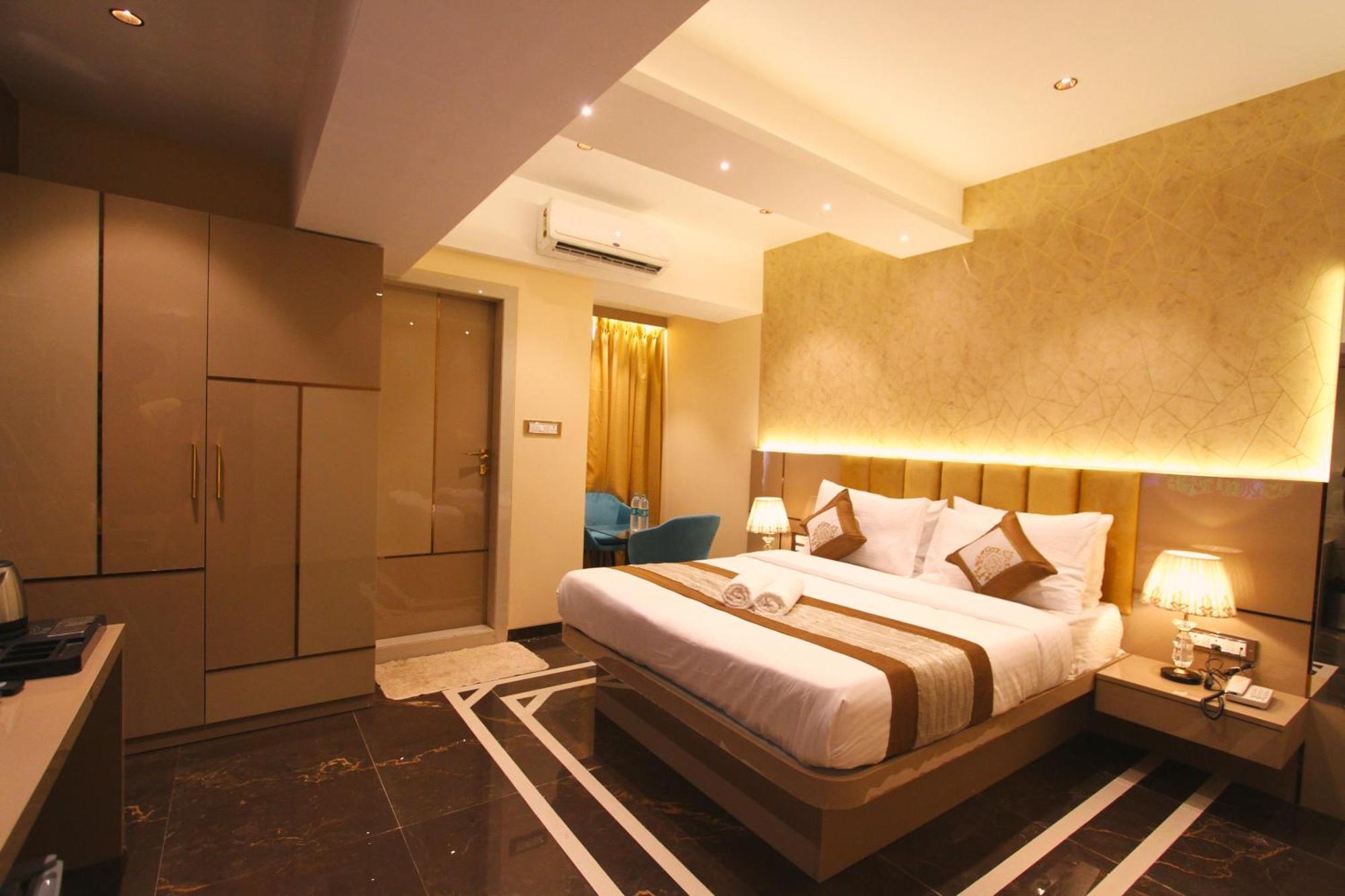 Home2 Renaissance Club Мумбай Екстериор снимка