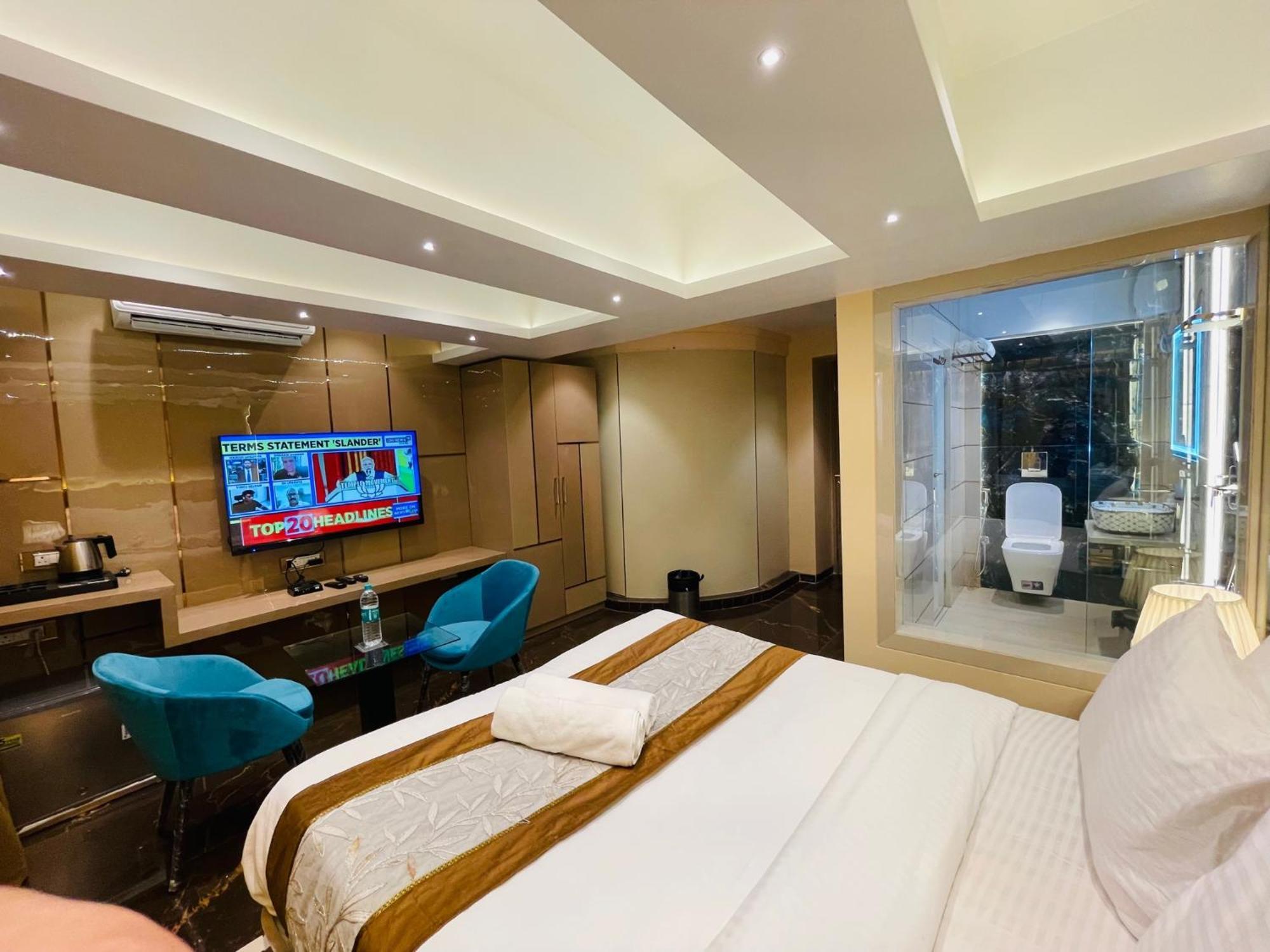 Home2 Renaissance Club Мумбай Екстериор снимка