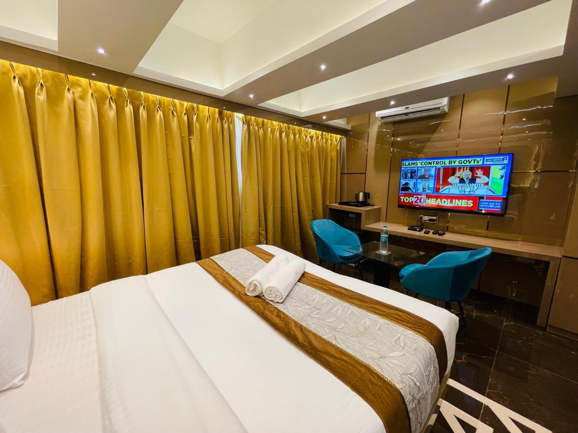 Home2 Renaissance Club Мумбай Екстериор снимка