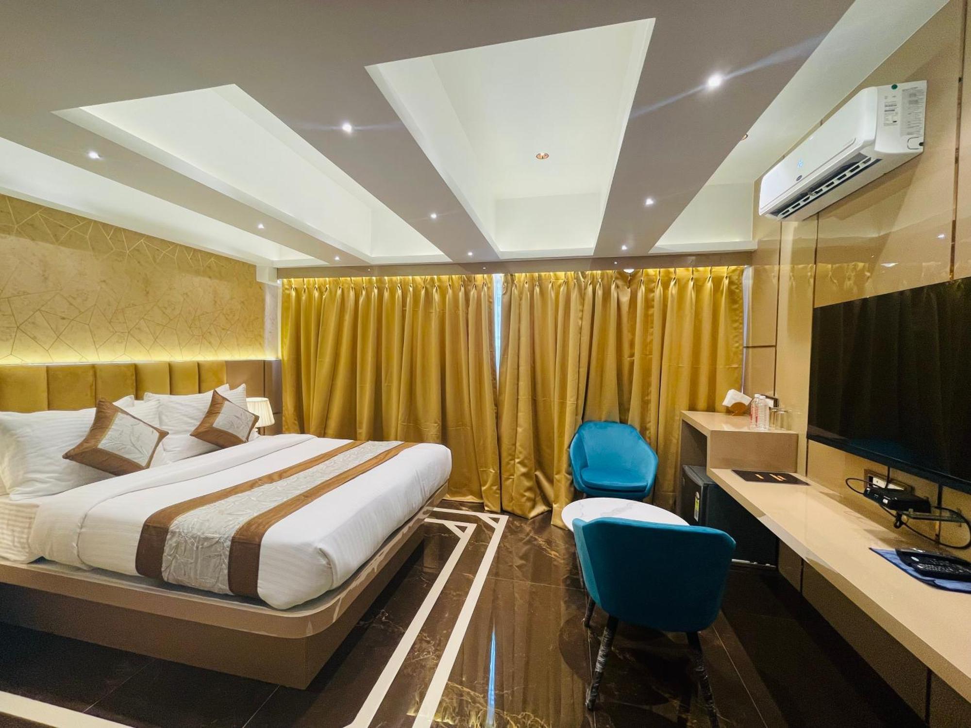 Home2 Renaissance Club Мумбай Екстериор снимка