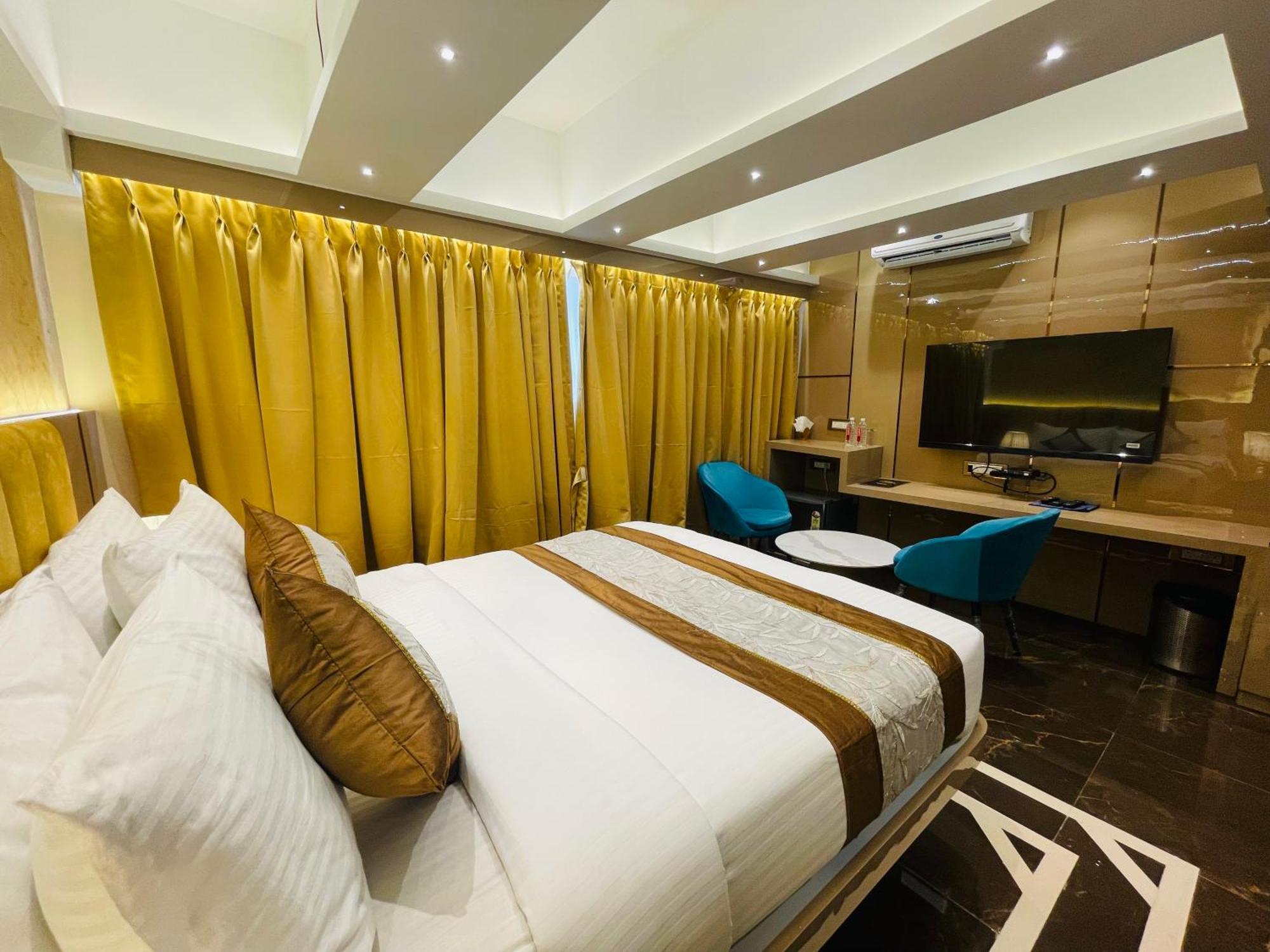 Home2 Renaissance Club Мумбай Екстериор снимка
